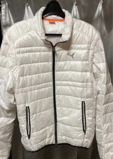 Puma 화이트 퀼팅 자켓 L 사이즈.