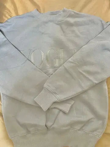 보그 컬렉션 로고 자수 맨투맨 BLACKPINK 착용