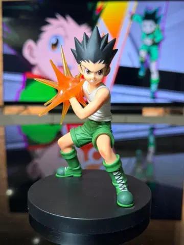 곤 피규어 3체 공격 포즈 베이스 포함