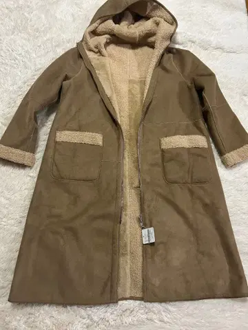 브라운 후드 부착 리버서블 무스탕 코트