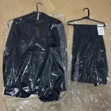 비즈니스 정장 블랙 자켓과 팬츠 세트