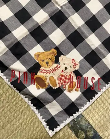 핑크하우스 블랙 곰 프린트 스톨