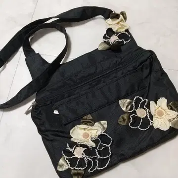로베르타 간돌피 숄더백 나일론 플라워 모티브