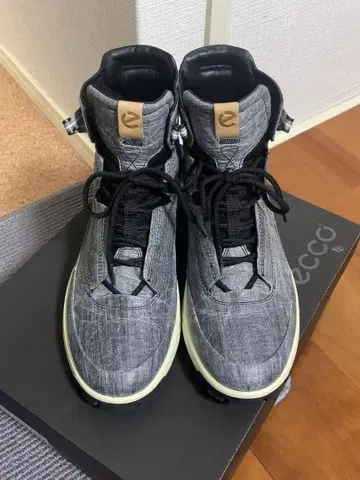 Ecco 그레이 하이컷 스니커즈