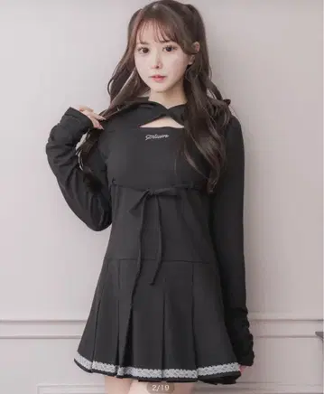 pium 컷 아웃 플리츠 쭈리 미니 원피스 원피스 블랙