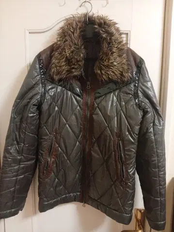 다크 그린 퀼팅 퍼 다운 자켓