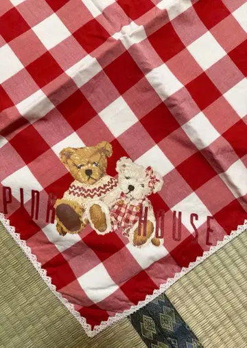 핑크하우스 레드 곰 프린트 스톨