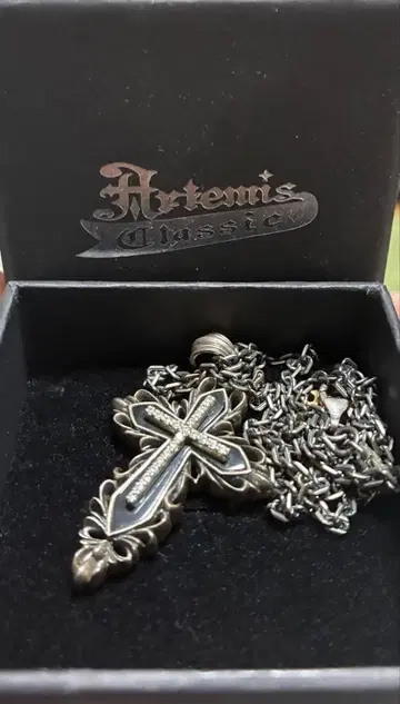 Artemis Classic 크로스 목걸이