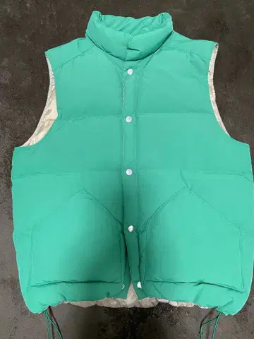 Outdoor Wear 그린 다운 베스트