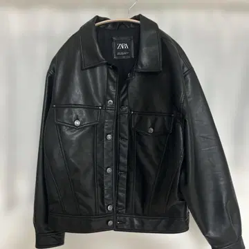 ZARA 블랙 가죽 자켓 M사이즈