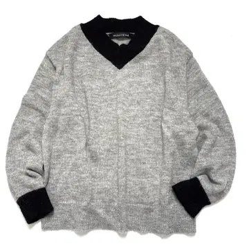 미즈이로 인드 V넥 바이컬러 니트