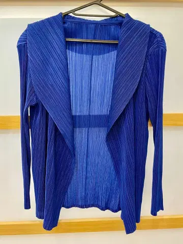 미사용 새상품 플리츠 가디건 로얄 블루