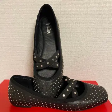 Wittner 스터드 장식 블랙 플랫슈즈