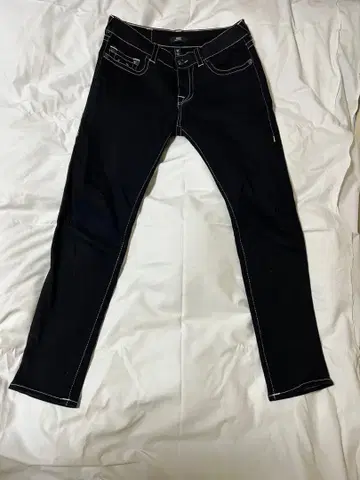 트루릴리전 릴랙스 스키니 블랙 데님