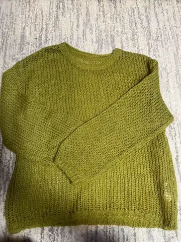 올리브 그린 스웨터 S 사이즈