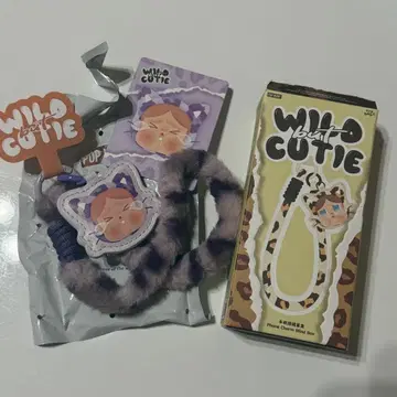 POP MART CRYBABY 폰 참 퍼플 Neon Cutie