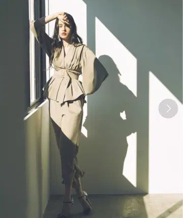 베이지 허리 벨트 포함 셋업