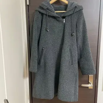 CYNICAL 보아 롱 코트 짙은 그레이