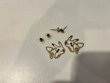 포켓몬 센터 피카츄 귀걸이