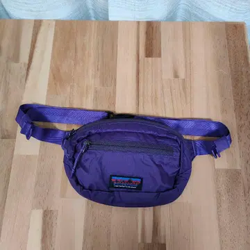 파타고니아 울트라라이트 블랙홀 미니 힙팩 1L 퍼플