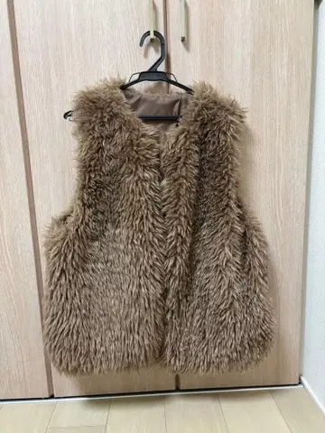 CPCM 브라운 퍼 베스트