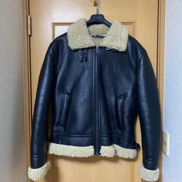 ZARA 블랙 가죽 자켓 M 사이즈 b-3 무스탕