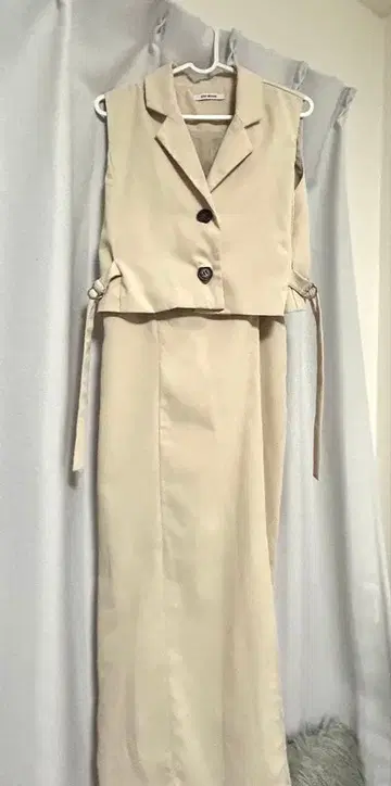 베이지 슬리브리스 베스트 거의 미사용