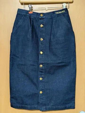 트루사르디 지퍼 스커트 골드 버튼 빅 사이즈 42