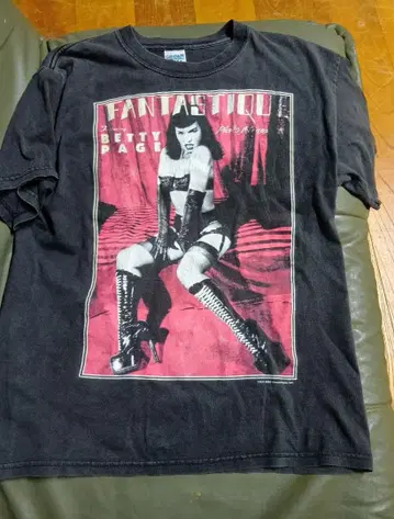 GILDAN 베티 페이지 T셔츠 M