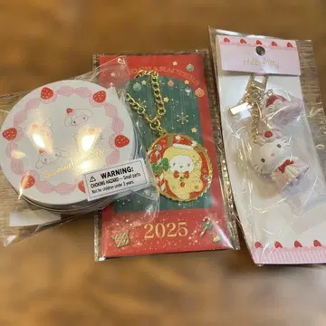 산리오 딸기 휘핑 캔입 씰 키티 키링 포차코 X'mas 홀더