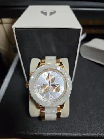 NIXON 크로노그래프 시계 화이트/골드