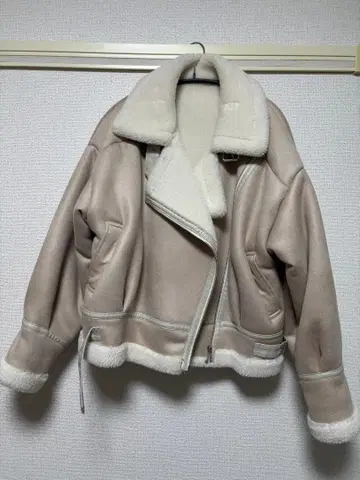 베이지 무스탕 코트 빅칼라 무스탕 블루종 dazzlin