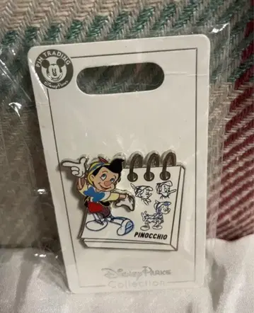[ 덤 포함 ] [ 일본 미발매 ] 입체 피노키오 스케치북 핀 배지