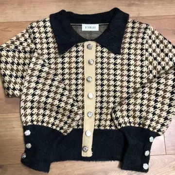 bubbles 하운드투스 체크 패턴 카라 부착 니트