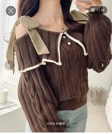 오프숄더 리본 포함 니트 스웨터