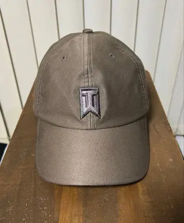 타이거 우즈 브라운 자수 로고 캡 Tiger Woods 골프