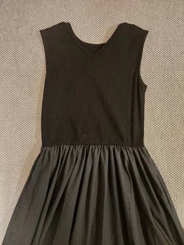 유나이티드 애로우즈 핏 & 플레어 슬리브리스 원피스