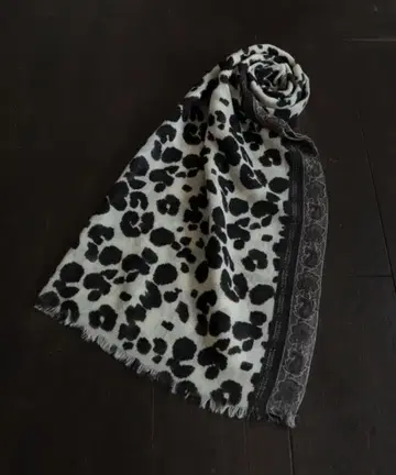 미사용 새상품 NOMBRE IMPAIR 레오파드 페이즐리 스톨