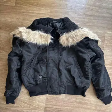 블랙 MA-1 플라이트 자켓 퍼 포함 블랙