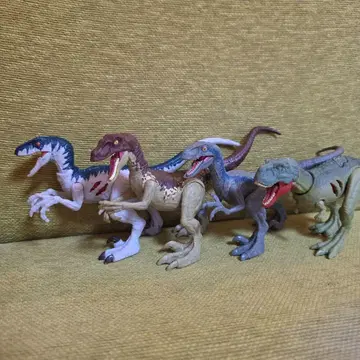 쥬라기 월드 벨로시랩터 퀼메사우루스 4체 세트