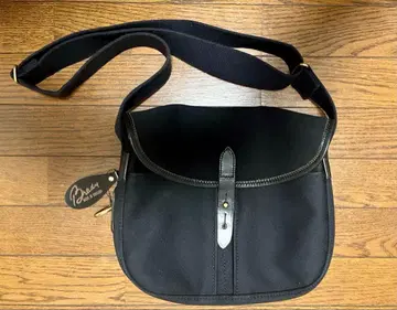 BRADY 숄더백 블랙