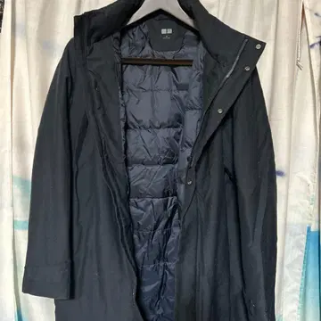 블랙 후드 부착 다운 자켓