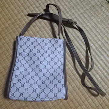 숄더백 화이트 브라운 로고