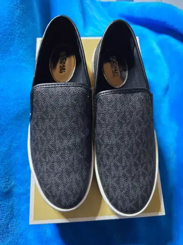 MICHAEL KORS 블랙 슬립온 미사용 새상품