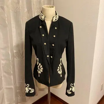 프로모드 자수 비즈 장식 블랙 테일러드 자켓