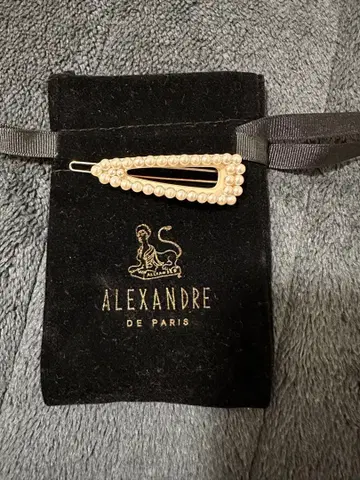 ALEXANDRE DE PARIS 펄 헤어볼 핀