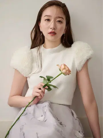 새상품급 CELFORD 퍼 하이넥 니트탑