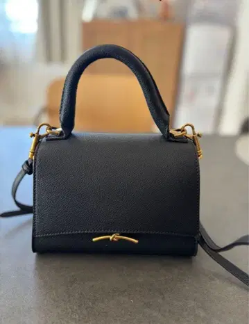 블랙 가죽 숄더백