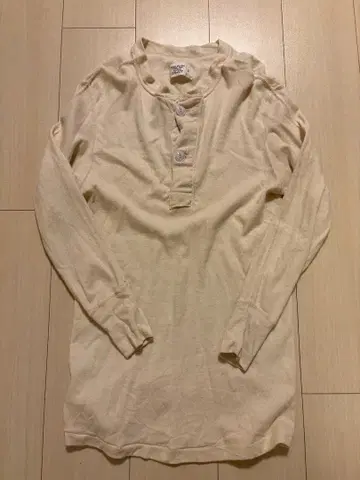 크림색 헨리넥 긴팔 셔츠 M