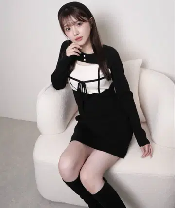 LIPSERVICE 데콜테 오픈 바이컬러 리본 니트 원피스